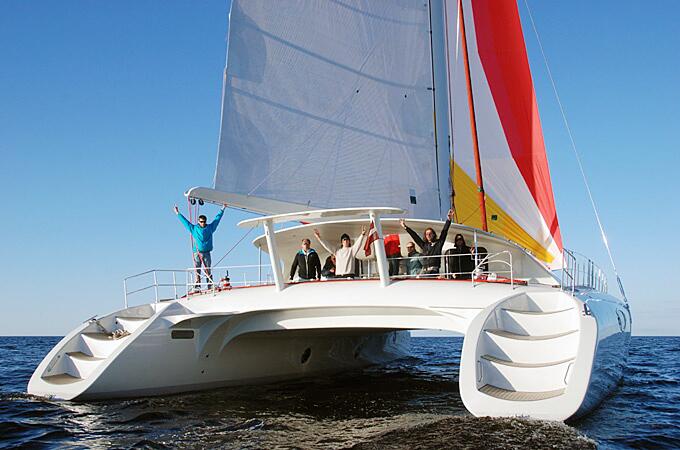 Korporatīvs izbrauciens ar katamarānu Wild Cat 65