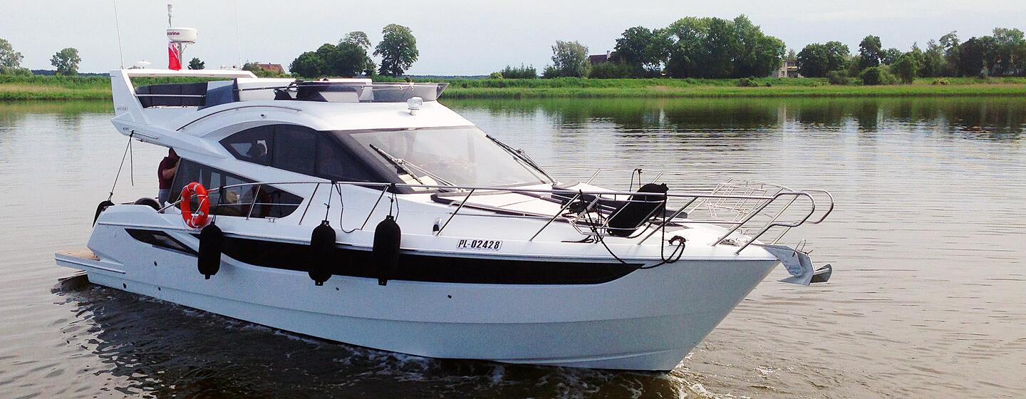 Motorjahta FLY 42