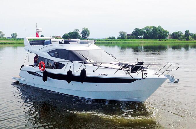 Motorjahtas Fly 42 noma